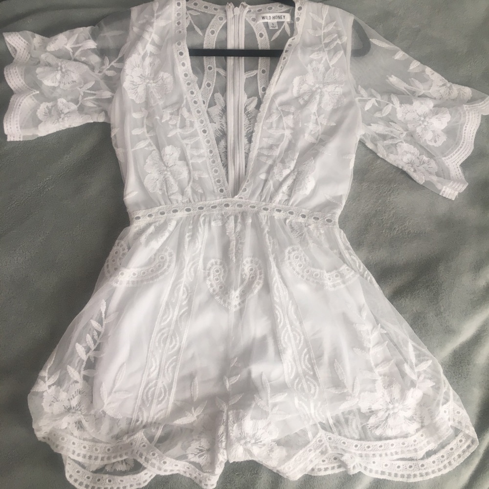 Low-Cut Lace Romper🌻